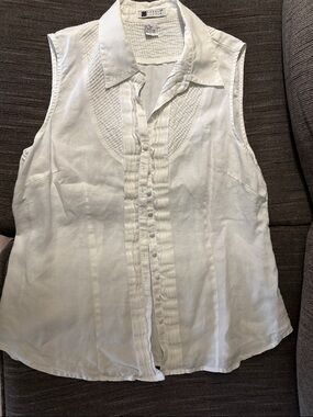Carole Little White linen Sleeveless Ruffle-Trim Button Front Blouse